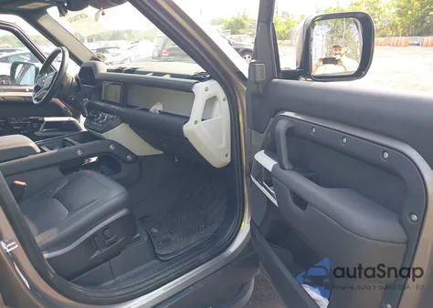 2024 Land Rover Defender 110 P400 S z USA, uszkodzony, nr VIN SALEJ7EU9R2265498